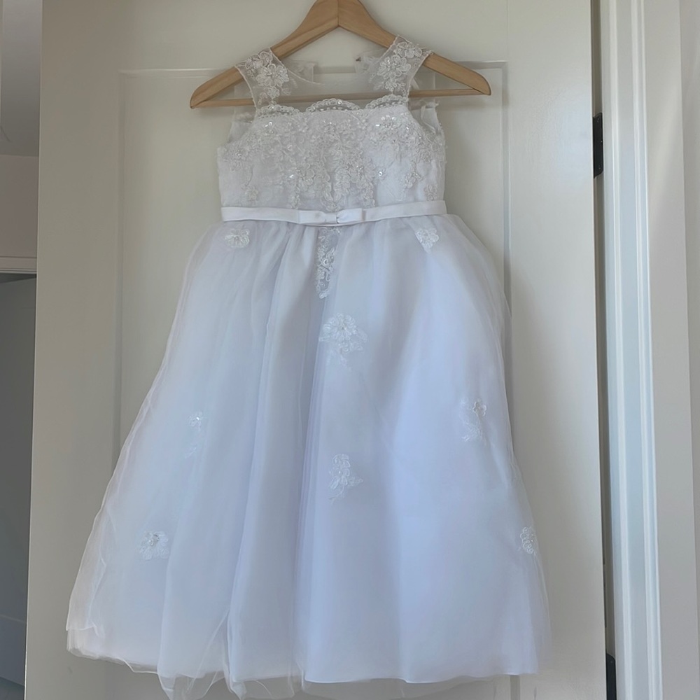 Flower girl lilacs & pearls wedding dress 4 years old in excellent conditions